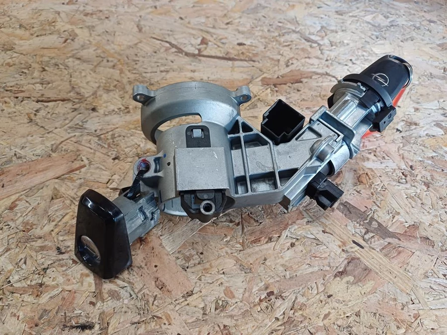 Opel Corsa D (2006-2015) Gyújtáskapcsoló 