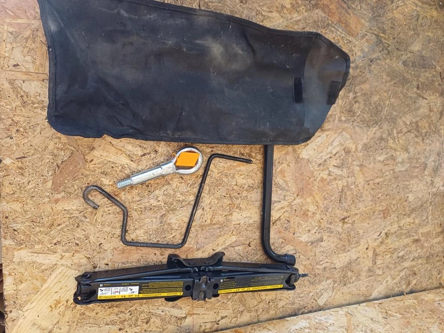 Opel Zafira B (2005-2014) Szerszám Készlet 