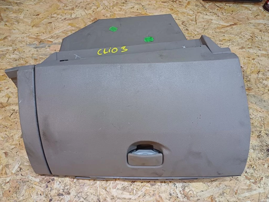Renault Clio III (2005-2013) Kesztyűtartó 