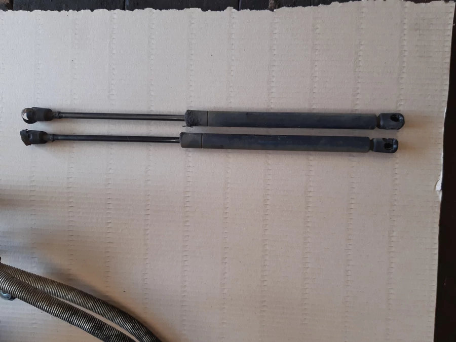 Skoda Fabia (1999-2007) Csomagtérajtó Kitámasztó Teleszkóp Pár