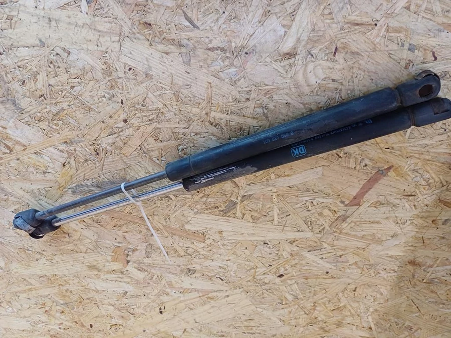 Skoda Octavia Kombi (1996-2006)  Csomagtérajtó Kitámasztó Teleszkóp Pár 