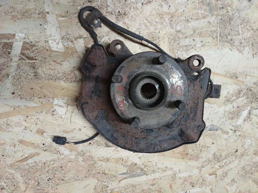 Suzuki Swift III (2004-2010) 1.3 Benzines Bal Első Csonkállvány Kerékaggyal