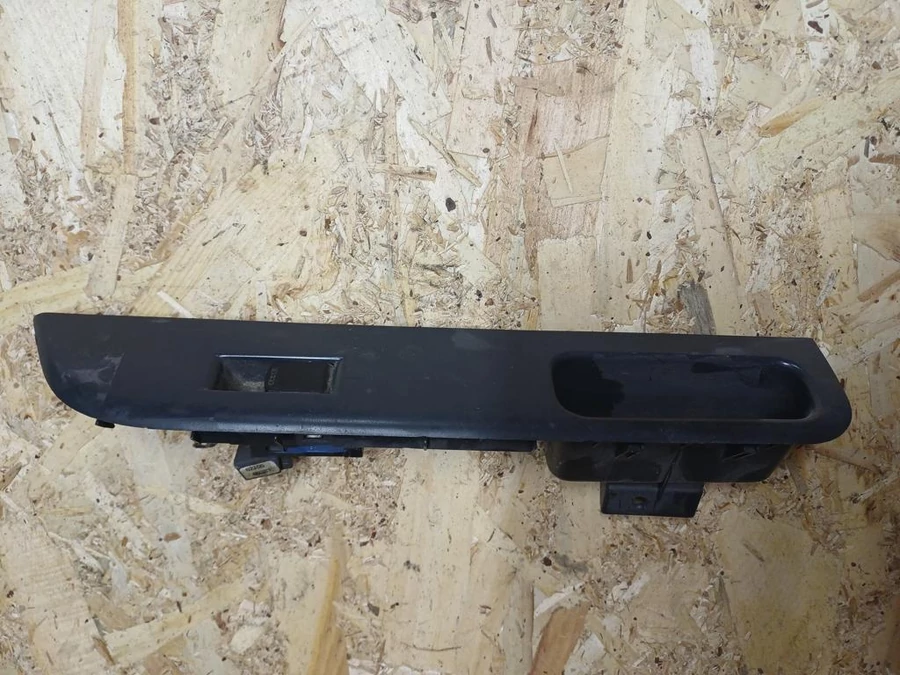 Suzuki Swift III (2004-2010) Jobb Első Ajtó Ablakemelő Kapcsoló