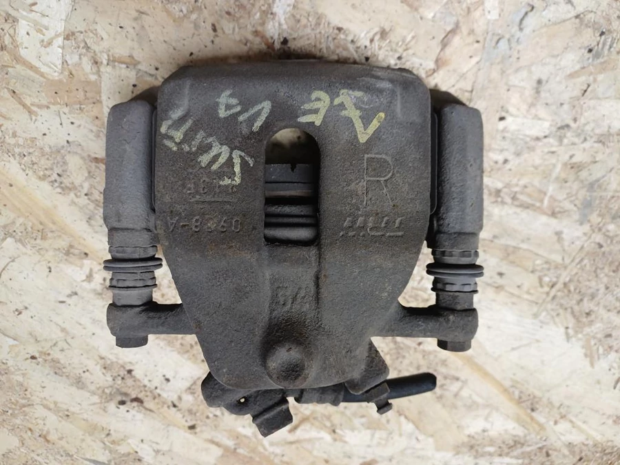 Suzuki Swift III (2004-2010) Benzines Jobb Első Féknyereg Munkahengerrel 