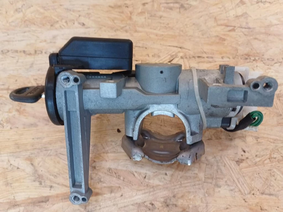 Suzuki Ignis (2000-2003)  Gyújtáskapcsoló