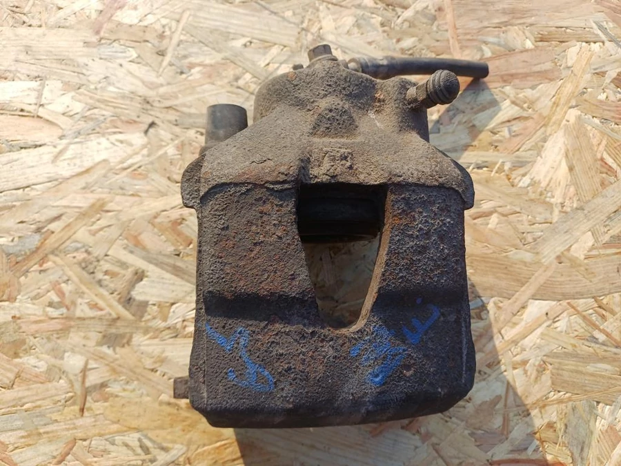 Vw Golf 5 (2004-2009) 1.9Tdi Diesel Bal Első Féknyereg