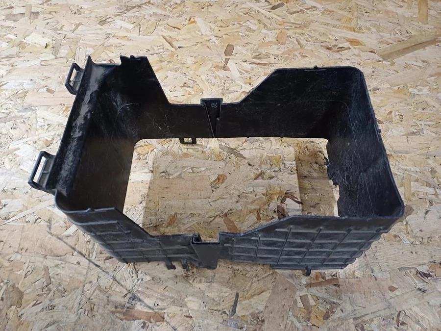 Vw Jetta (2005-2010)  Akumlátor Védő 