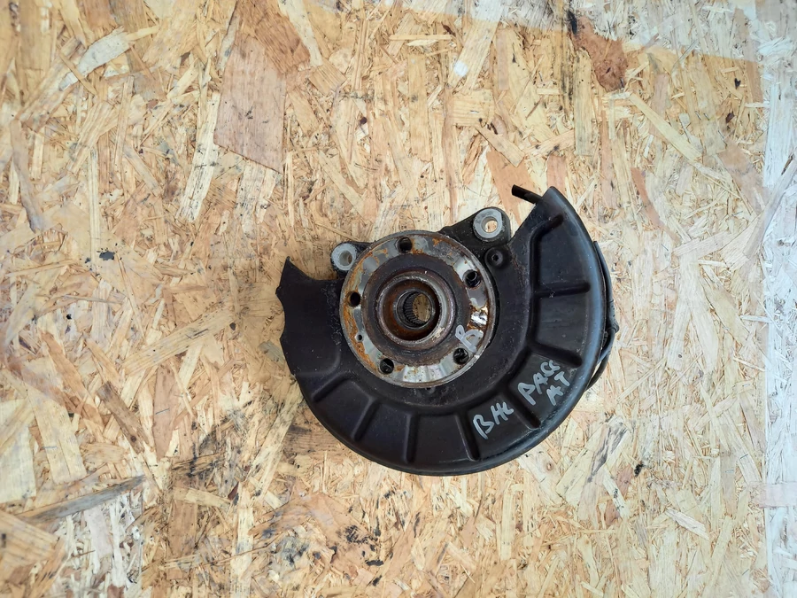 Vw Passat B6 (2005-2011) 1.9Tdi Diesel Bal Első Csonkállvány Kerékaggyal