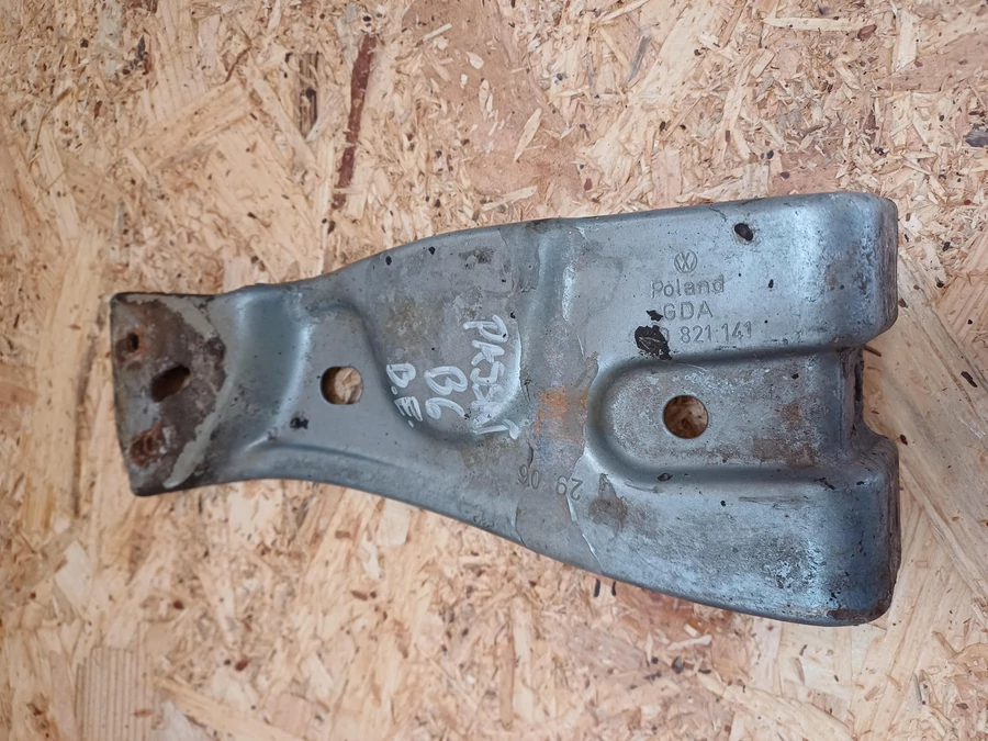 Vw Passat B6 (2005-2011) Bal Első Sárvédő Tartó