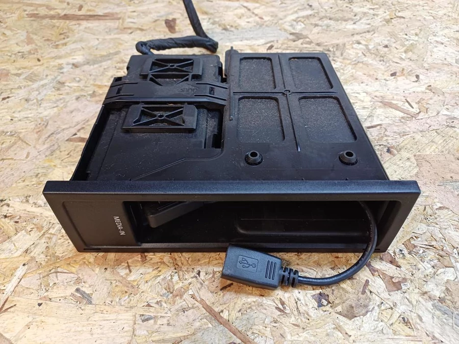 Vw Passat B6 (2005-2011) USB Bemenet 
